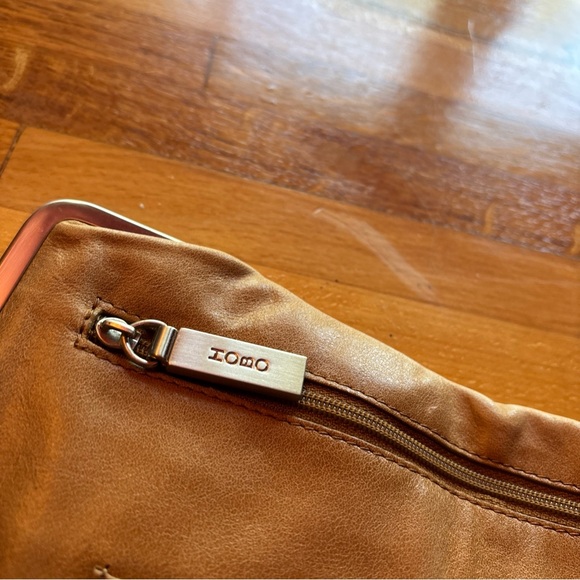 Elegant Tan Leather Clutch - Picture 4 of 4